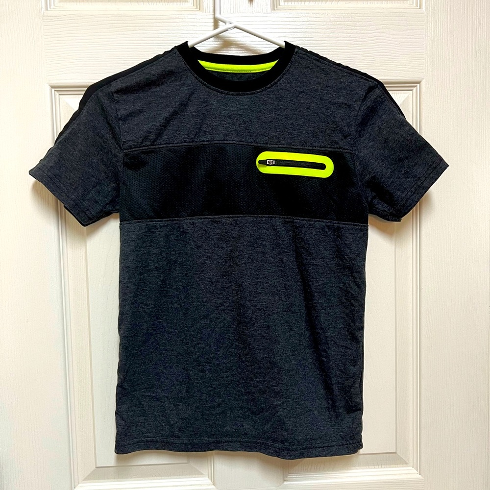 ZERO NINETEEN Short Sleeve Tee Shirt with Chartreuse Line At Pocket